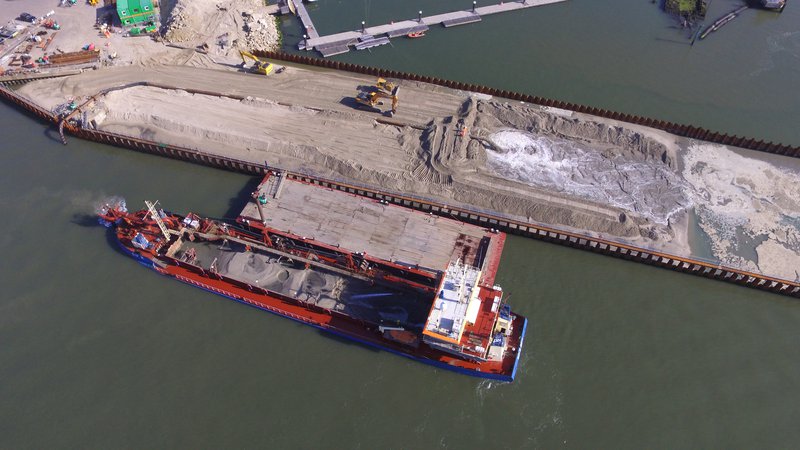 Poole Harbour South Quay - Hydraulic placement of dredged sand infill